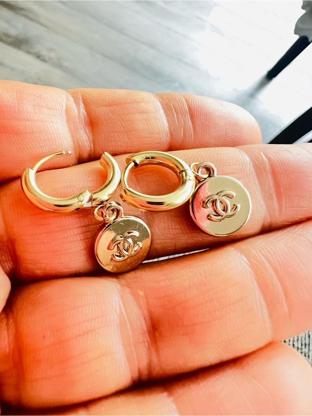 Fashion Gold Huggie Hoop Earrings with Interlocking Charm